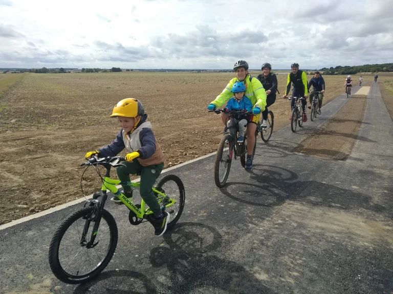 L'Entente Cycliste Du Houdanais lors de l'opération Faites du sport et l'inauguration de la nouvelle voie verte.
