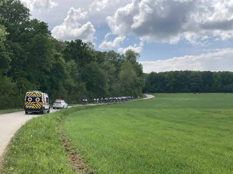 Résultats de la course cycliste de Boissets : le rendez-vous annuel incontournable de l’Entente Cycliste du Houdanais