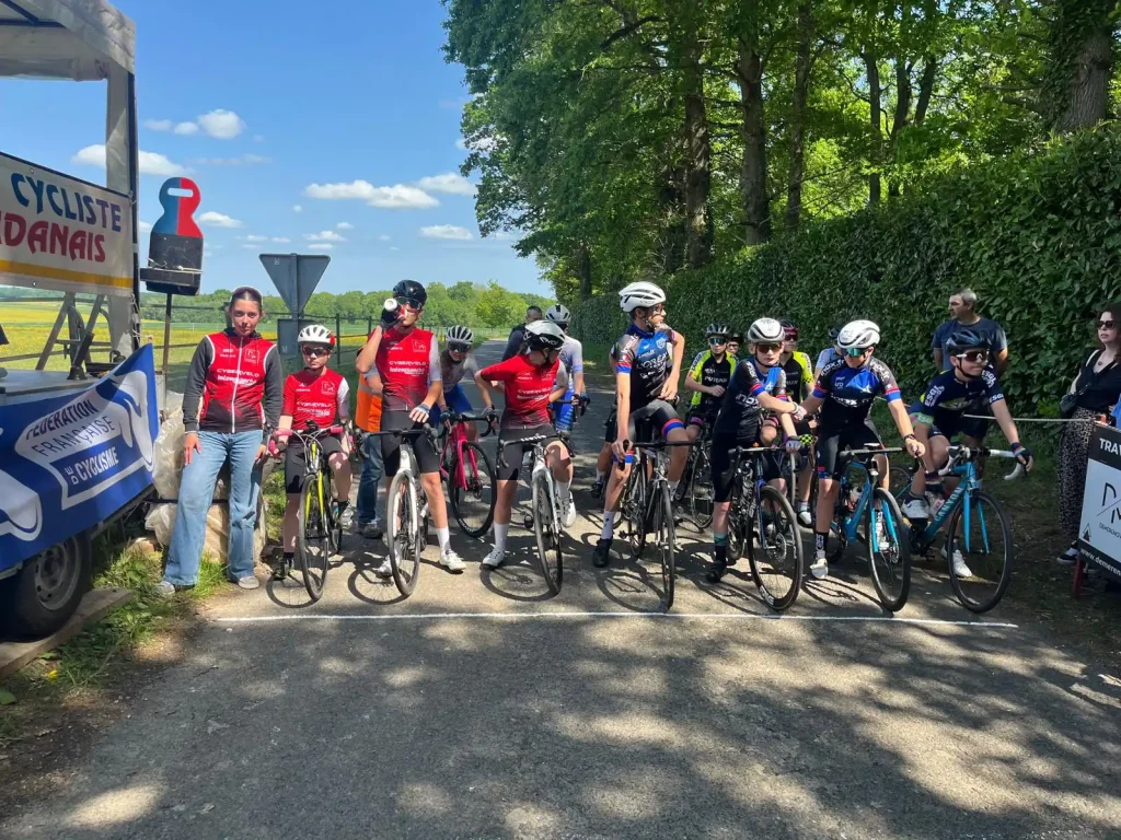 Compétition cycliste à Boissets pour les U15 et U17F