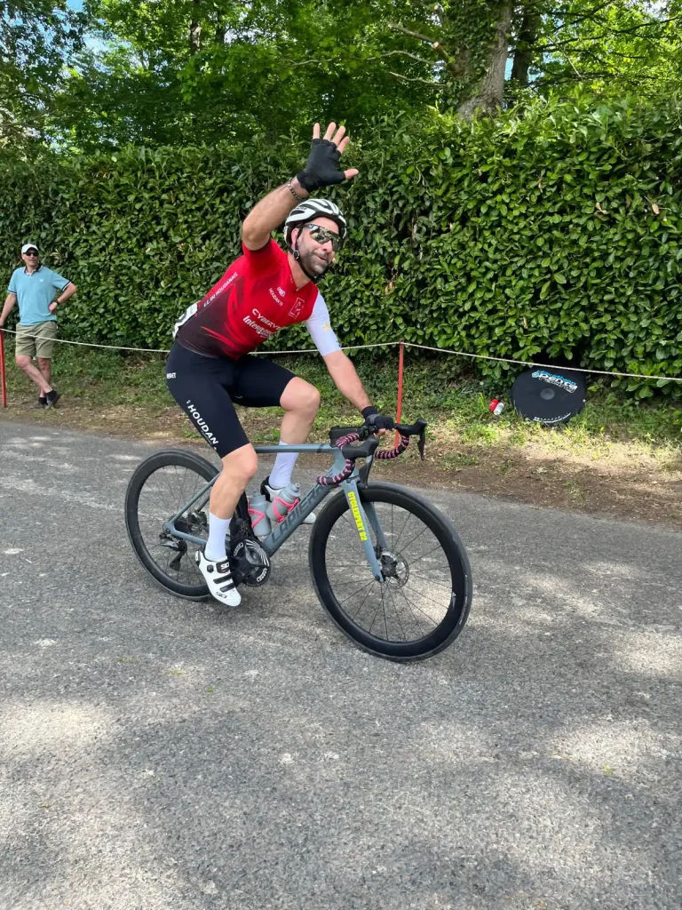 Gérard Matrat lors de la course cycliste de Boissets 2026