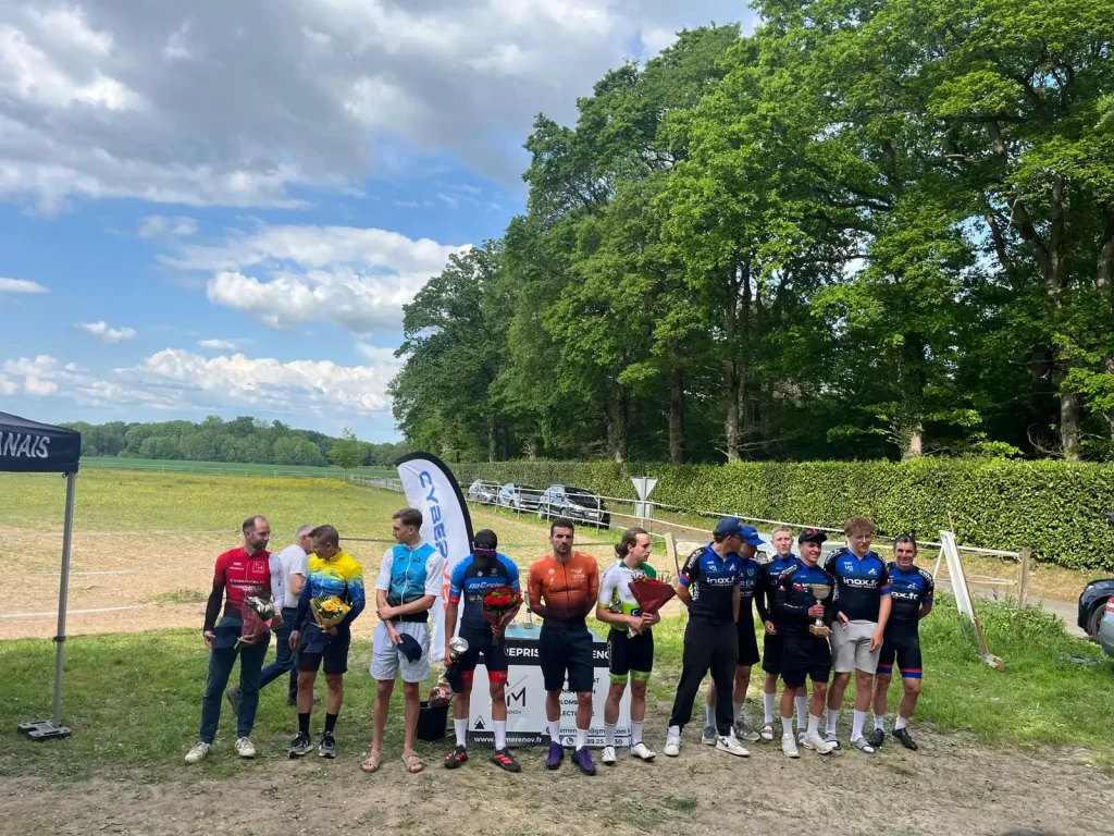 podium catégorie Open 3 et Access 1 & 2 lors de la course cycliste de Boissets en 2026